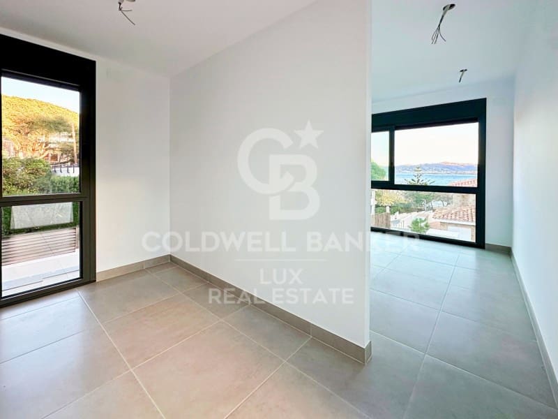 5 quarto Moradia para venda em Llanca com piscina garagem - 1 275 000 € (Ref: 7992038)