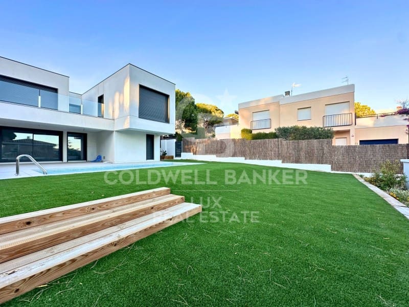 5 quarto Moradia para venda em Llanca com piscina garagem - 1 275 000 € (Ref: 7992038)