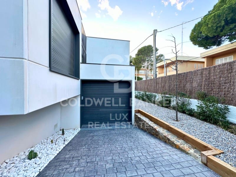 5 quarto Moradia para venda em Llanca com piscina garagem - 1 275 000 € (Ref: 7992038)