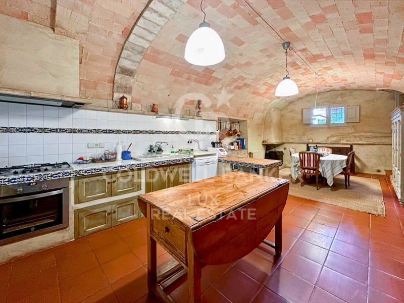 6 soveværelse Finca/Landehus til salg i Garrigas med swimmingpool - € 1.790.000 (Ref: 8016889)