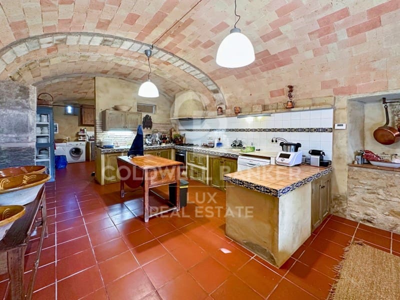 6 soveværelse Finca/Landehus til salg i Garrigas med swimmingpool - € 1.790.000 (Ref: 8016889)