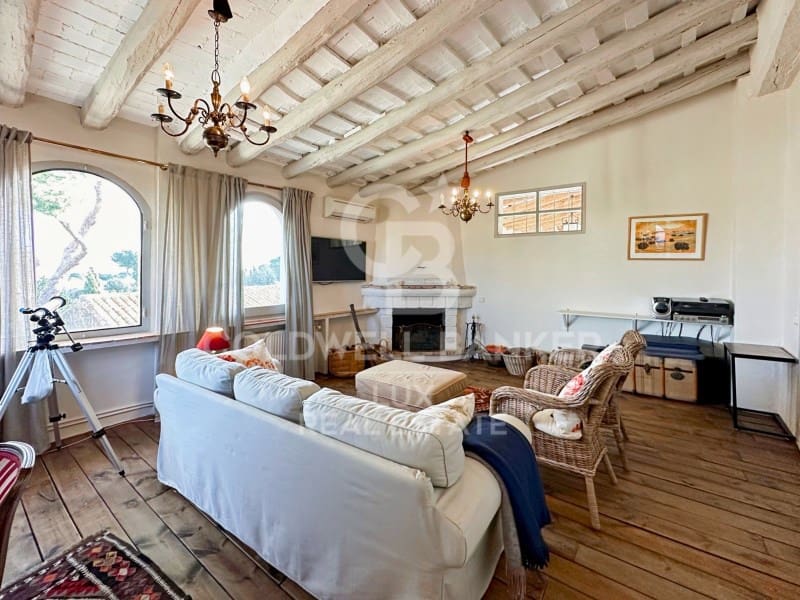 6 soveværelse Finca/Landehus til salg i Garrigas med swimmingpool - € 1.790.000 (Ref: 8016889)