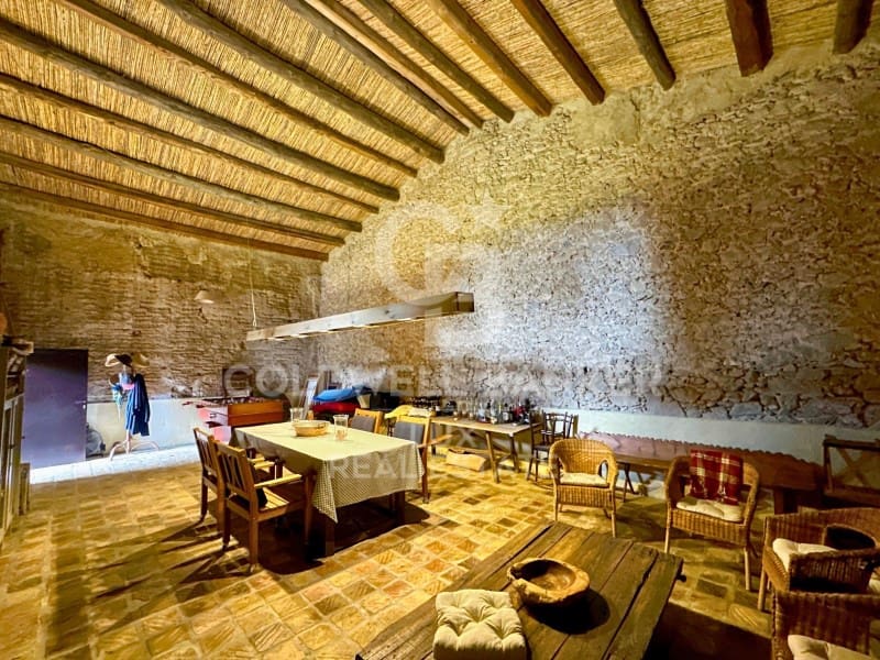 6 soveværelse Finca/Landehus til salg i Garrigas med swimmingpool - € 1.790.000 (Ref: 8016889)