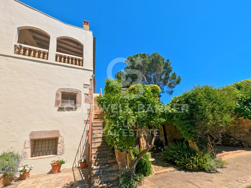 6 soveværelse Finca/Landehus til salg i Garrigas med swimmingpool - € 1.790.000 (Ref: 8016889)