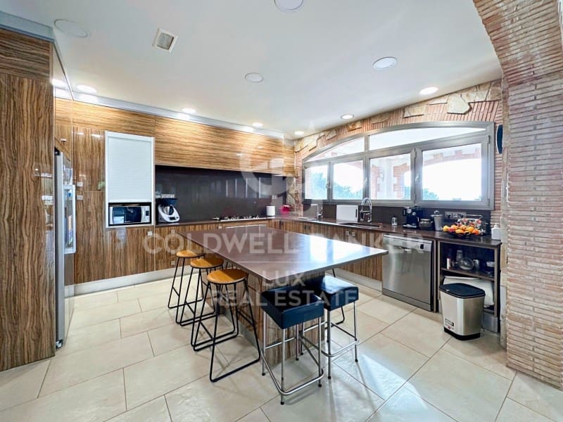 5 soveværelse Villa til salg i Vilajuiga med swimmingpool garage - € 890.000 (Ref: 8047577)