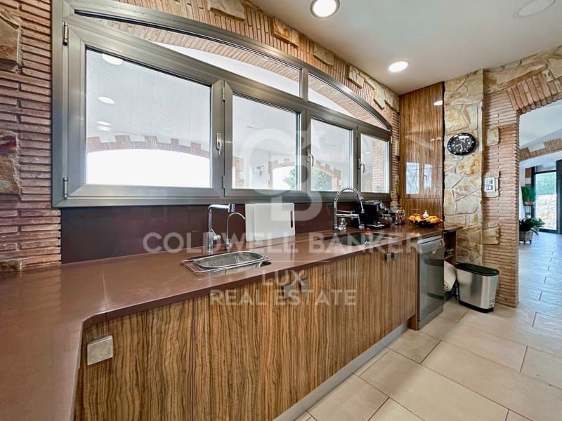 5 soveværelse Villa til salg i Vilajuiga med swimmingpool garage - € 890.000 (Ref: 8047577)