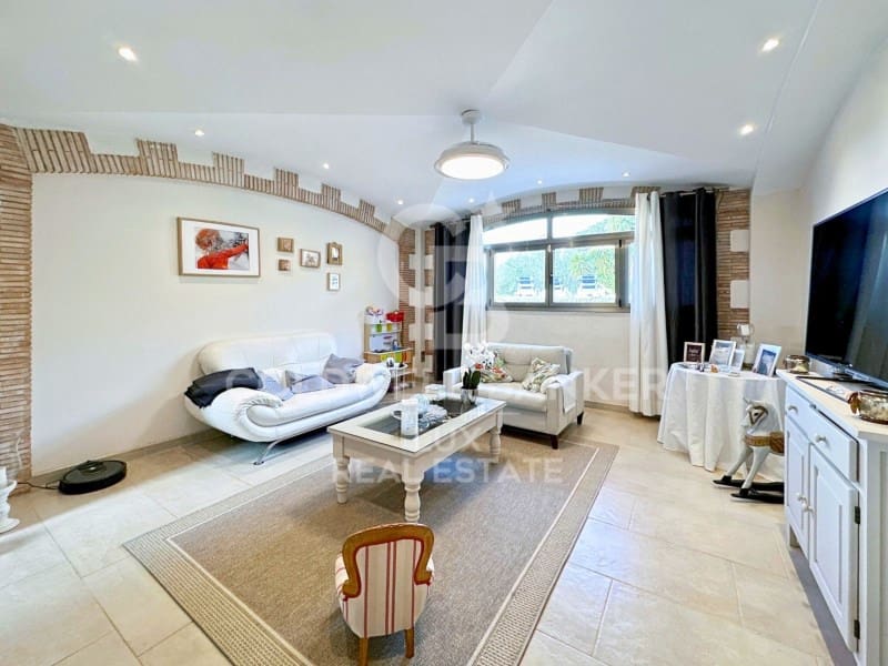 5 soveværelse Villa til salg i Vilajuiga med swimmingpool garage - € 890.000 (Ref: 8047577)