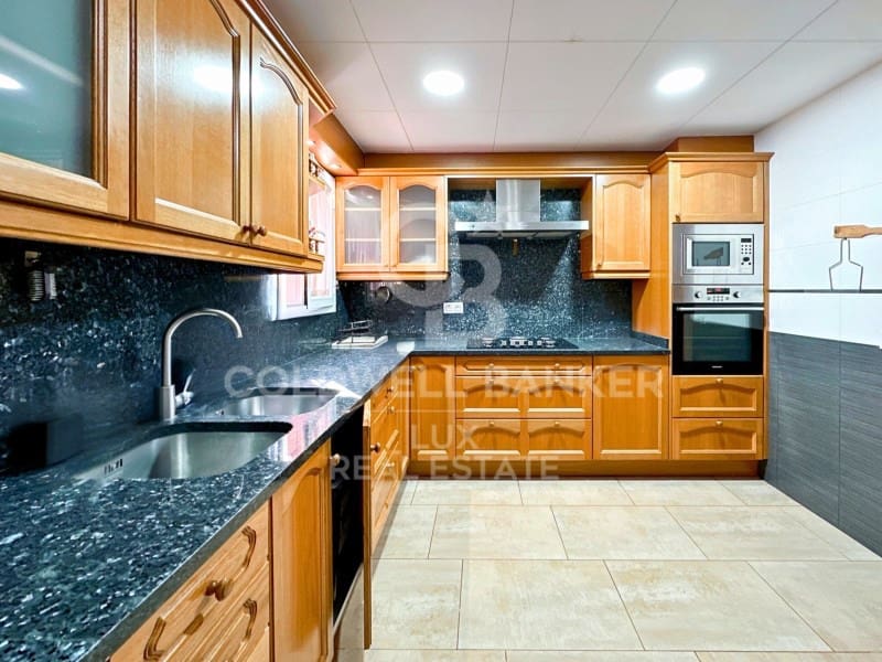 3 soveværelse Villa til salg i Garriguella med swimmingpool - € 320.000 (Ref: 8148320)