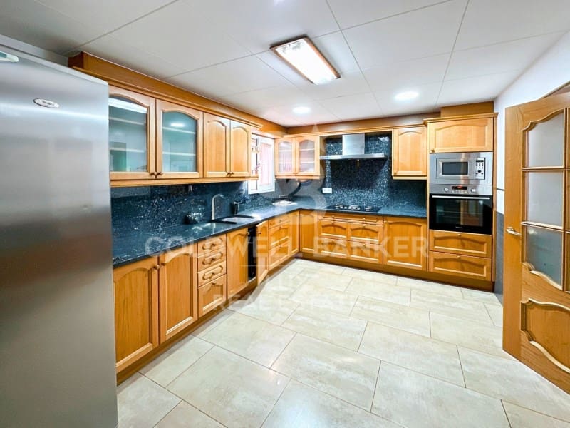 3 soveværelse Villa til salg i Garriguella med swimmingpool - € 320.000 (Ref: 8148320)