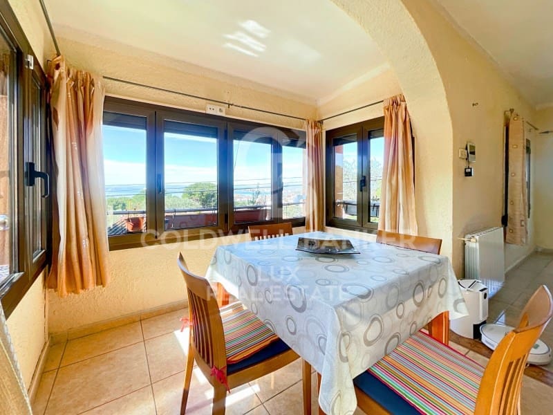 4 soverom Villa til salgs i Roses med garasje - € 367 500 (Ref: 8238928)