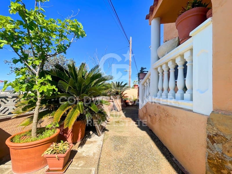 4 soverom Villa til salgs i Roses med garasje - € 367 500 (Ref: 8238928)