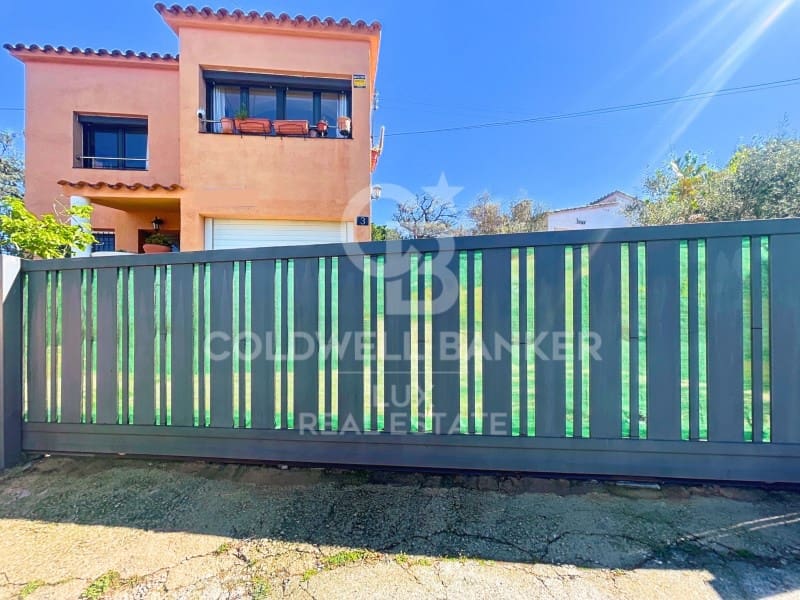 4 soverom Villa til salgs i Roses med garasje - € 367 500 (Ref: 8238928)