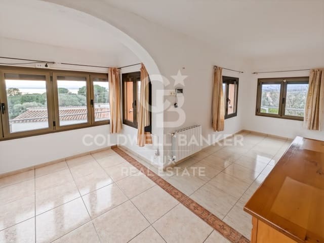 4 makuuhuone Huvila myytävänä paikassa Roses mukana 
autotalli - 367 500 € (Ref: 8238928)