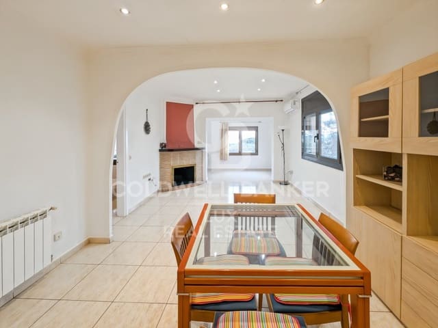 4 makuuhuone Huvila myytävänä paikassa Roses mukana 
autotalli - 367 500 € (Ref: 8238928)