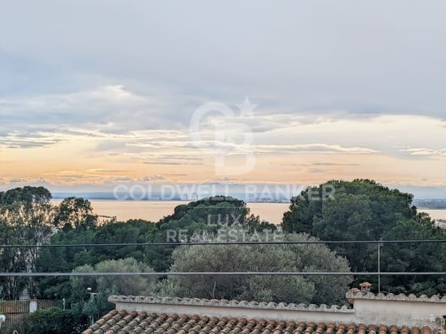 4 makuuhuone Huvila myytävänä paikassa Roses mukana 
autotalli - 367 500 € (Ref: 8238928)