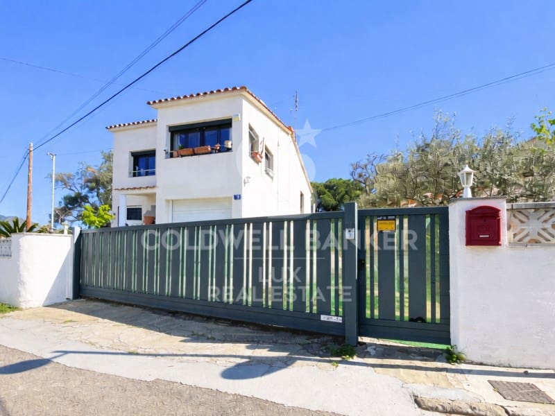 4 soverom Villa til salgs i Roses med garasje - € 367 500 (Ref: 8238928)