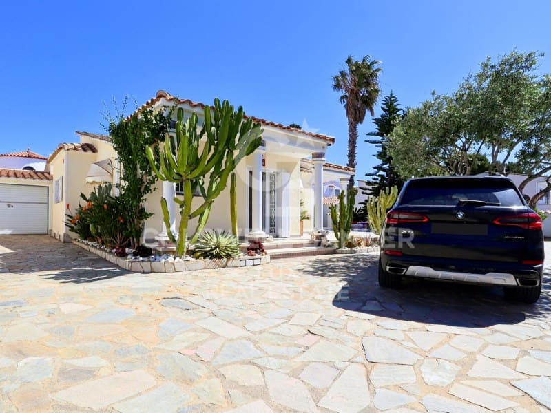 5 sovrum Villa till salu i Empuriabrava med pool garage - 799 000 € (Ref: 8247516)