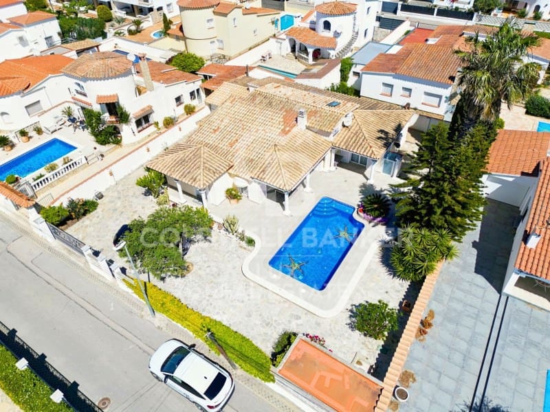 5 sovrum Villa till salu i Empuriabrava med pool garage - 799 000 € (Ref: 8247516)