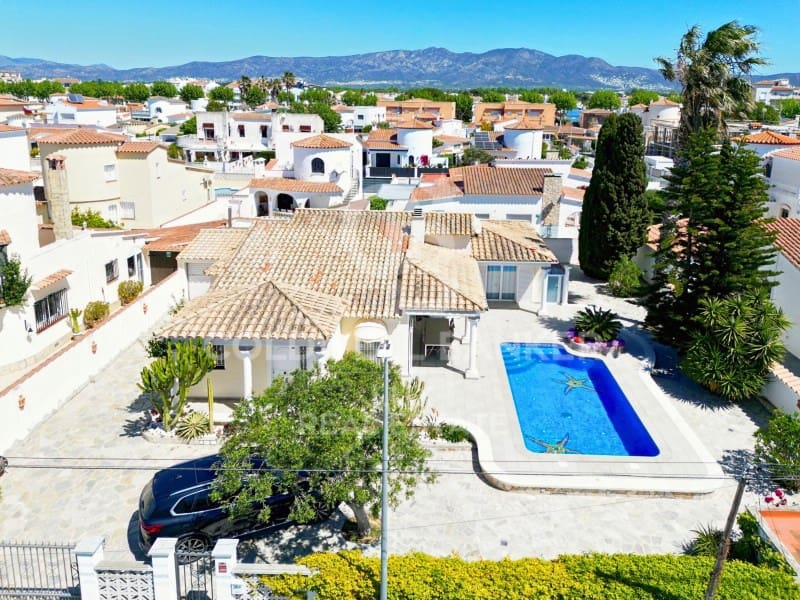 5 sovrum Villa till salu i Empuriabrava med pool garage - 799 000 € (Ref: 8247516)