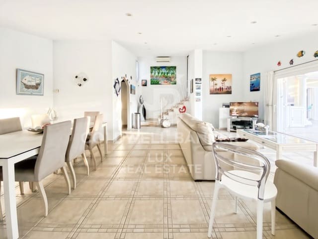 5 sypialnia Willa na sprzedaż w Empuriabrava, Castelló d'Empúries z basenem garażem - 749 000 € (Ref: 8247516)