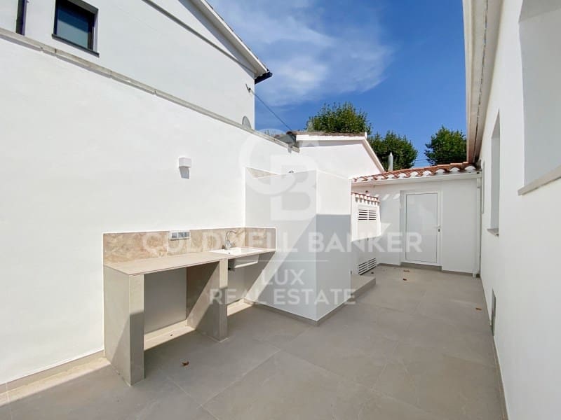 3 bedroom Villa for sale in Empuriabrava with pool garage - € 1,050,000 (Ref: 8256427)