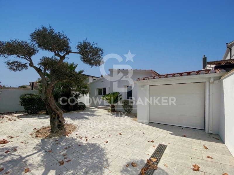3 bedroom Villa for sale in Empuriabrava with pool garage - € 1,050,000 (Ref: 8256427)