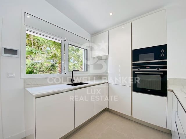 3 bedroom Villa for sale in Empuriabrava, Castelló d'Empúries with pool garage - € 1,050,000 (Ref: 8256427)