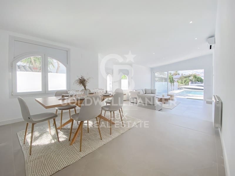 3 bedroom Villa for sale in Empuriabrava with pool garage - € 1,050,000 (Ref: 8256427)