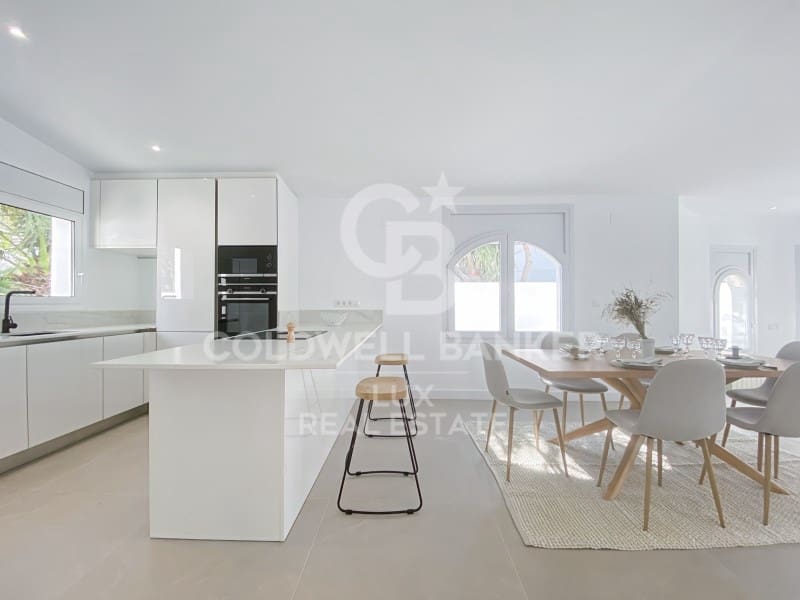 3 bedroom Villa for sale in Empuriabrava with pool garage - € 1,050,000 (Ref: 8256427)