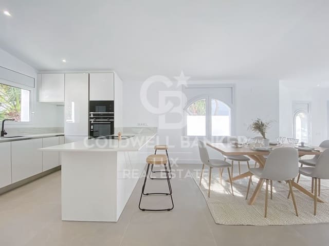 3 bedroom Villa for sale in Empuriabrava, Castelló d'Empúries with pool garage - € 1,050,000 (Ref: 8256427)