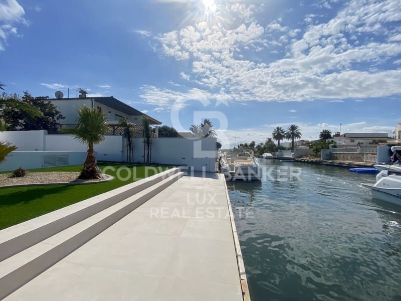 3 bedroom Villa for sale in Empuriabrava with pool garage - € 1,050,000 (Ref: 8256427)