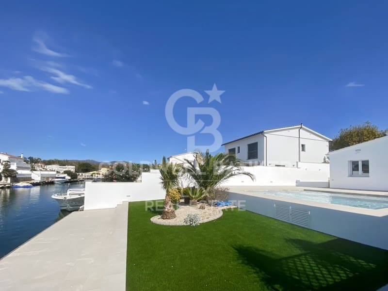 3 bedroom Villa for sale in Empuriabrava with pool garage - € 1,050,000 (Ref: 8256427)