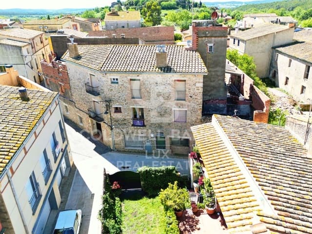 6 soveværelse Finca/Landehus til salg i Pontós med garage - € 649.000 (Ref: 8302130)