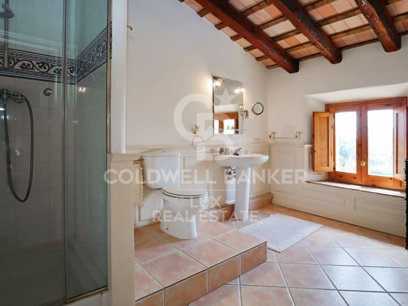 6 soveværelse Finca/Landehus til salg i Cabanelles med swimmingpool garage - € 1.650.000 (Ref: 8316136)