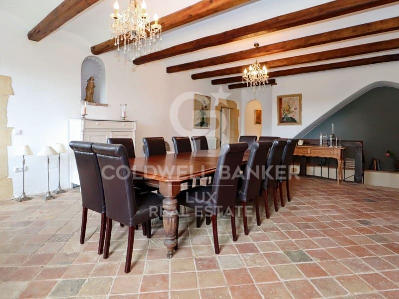 6 soveværelse Finca/Landehus til salg i Cabanelles med swimmingpool garage - € 1.650.000 (Ref: 8316136)