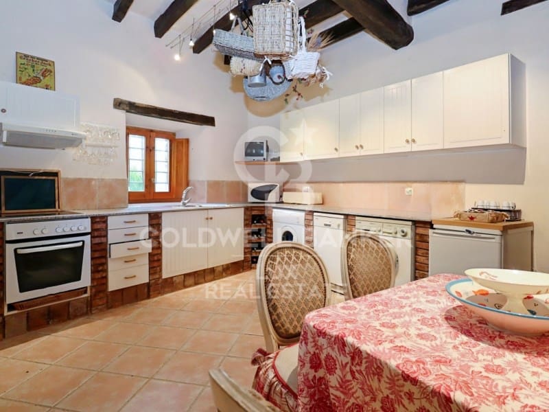 6 soveværelse Finca/Landehus til salg i Cabanelles med swimmingpool garage - € 1.650.000 (Ref: 8316136)