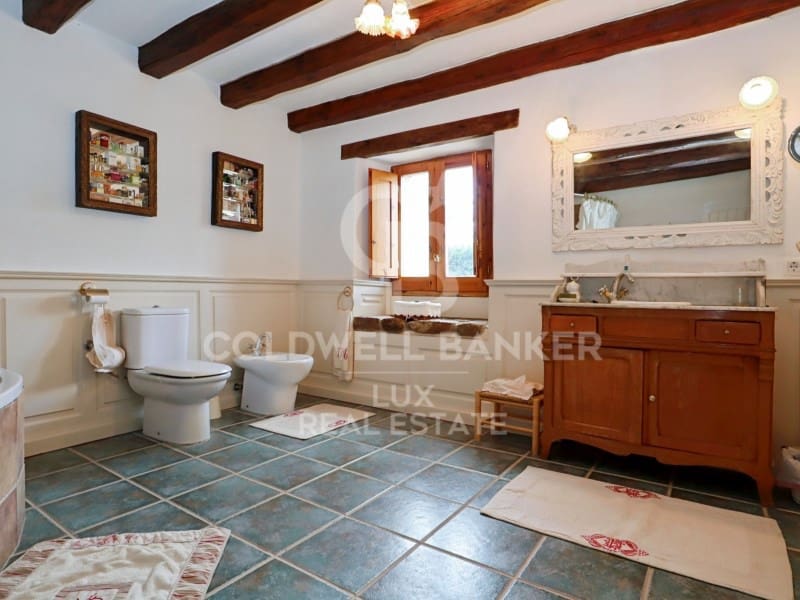 6 soveværelse Finca/Landehus til salg i Cabanelles med swimmingpool garage - € 1.650.000 (Ref: 8316136)