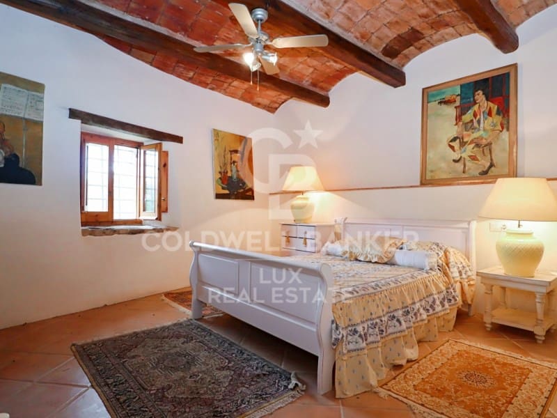 6 soveværelse Finca/Landehus til salg i Cabanelles med swimmingpool garage - € 1.650.000 (Ref: 8316136)