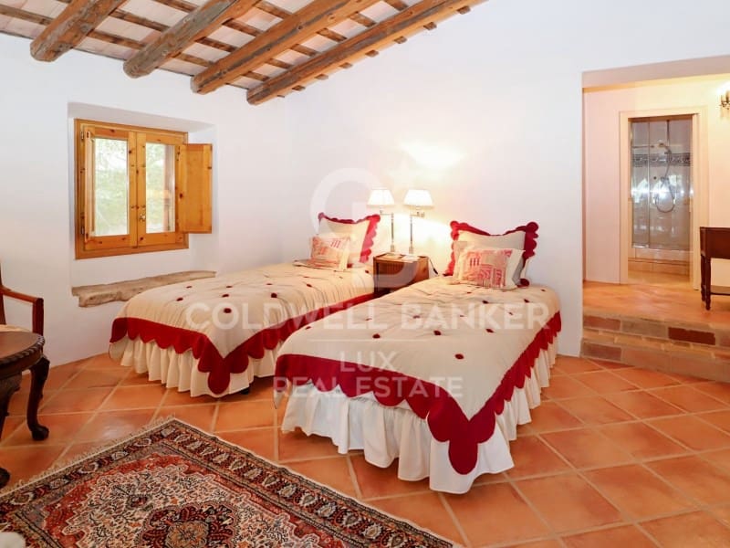 6 soveværelse Finca/Landehus til salg i Cabanelles med swimmingpool garage - € 1.650.000 (Ref: 8316136)