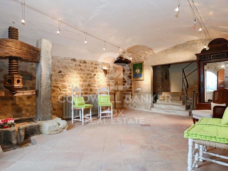 6 soveværelse Finca/Landehus til salg i Cabanelles med swimmingpool garage - € 1.650.000 (Ref: 8316136)