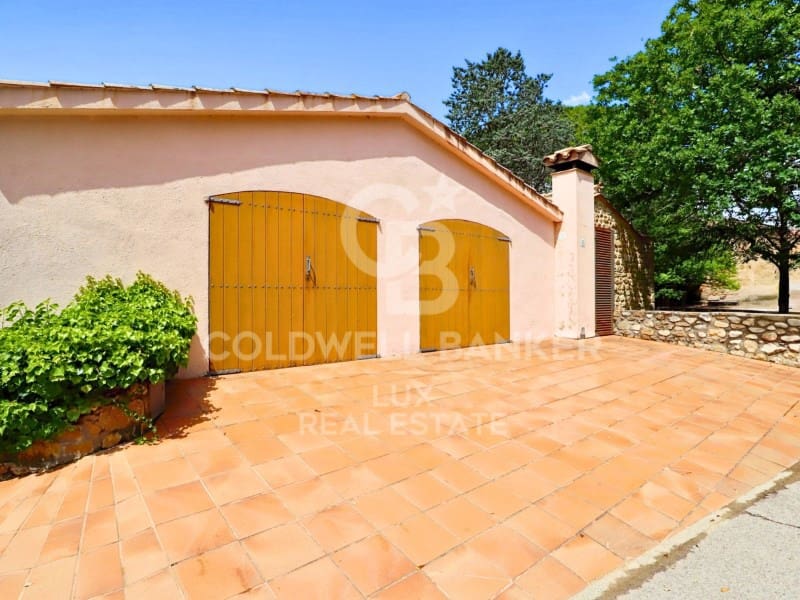 6 soveværelse Finca/Landehus til salg i Cabanelles med swimmingpool garage - € 1.650.000 (Ref: 8316136)