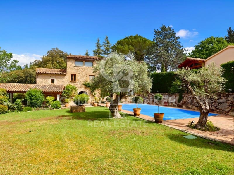 6 soveværelse Finca/Landehus til salg i Cabanelles med swimmingpool garage - € 1.650.000 (Ref: 8316136)