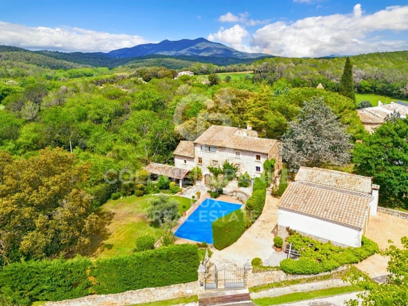 6 soveværelse Finca/Landehus til salg i Cabanelles med swimmingpool garage - € 1.650.000 (Ref: 8316136)