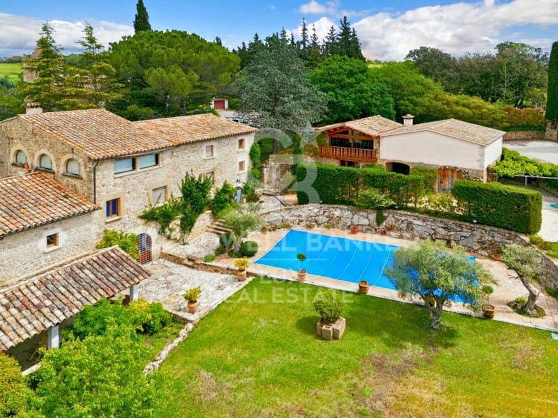 6 soveværelse Finca/Landehus til salg i Cabanelles med swimmingpool garage - € 1.650.000 (Ref: 8316136)