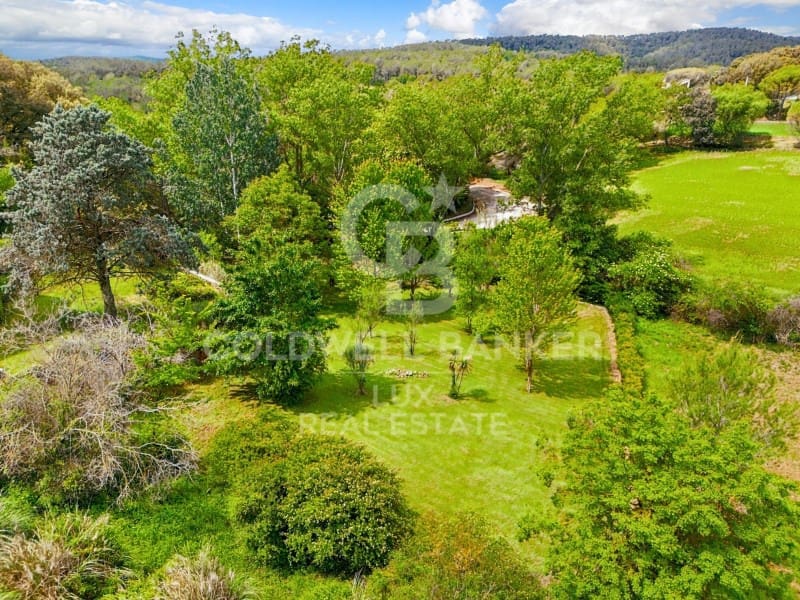 6 soveværelse Finca/Landehus til salg i Cabanelles med swimmingpool garage - € 1.650.000 (Ref: 8316136)