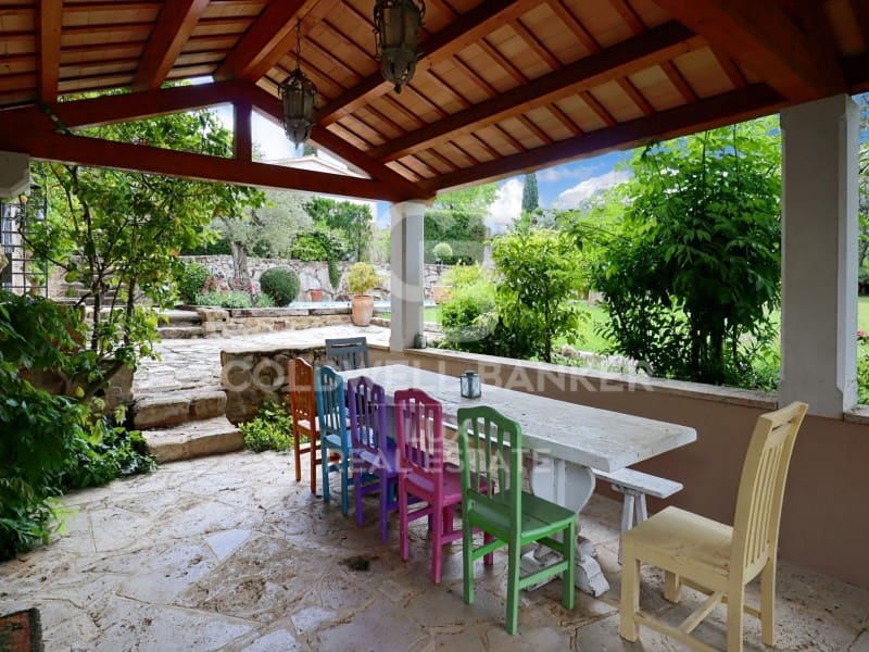 6 soveværelse Finca/Landehus til salg i Cabanelles med swimmingpool garage - € 1.650.000 (Ref: 8316136)