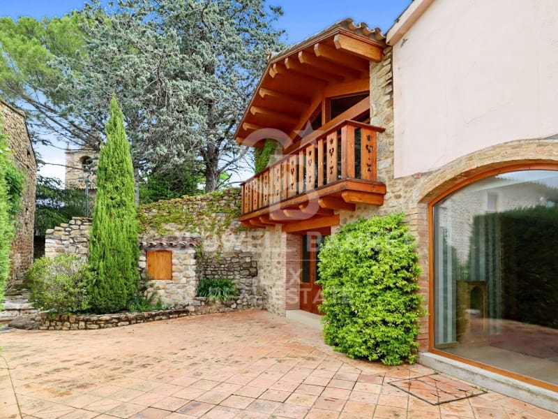 6 soveværelse Finca/Landehus til salg i Cabanelles med swimmingpool garage - € 1.650.000 (Ref: 8316136)