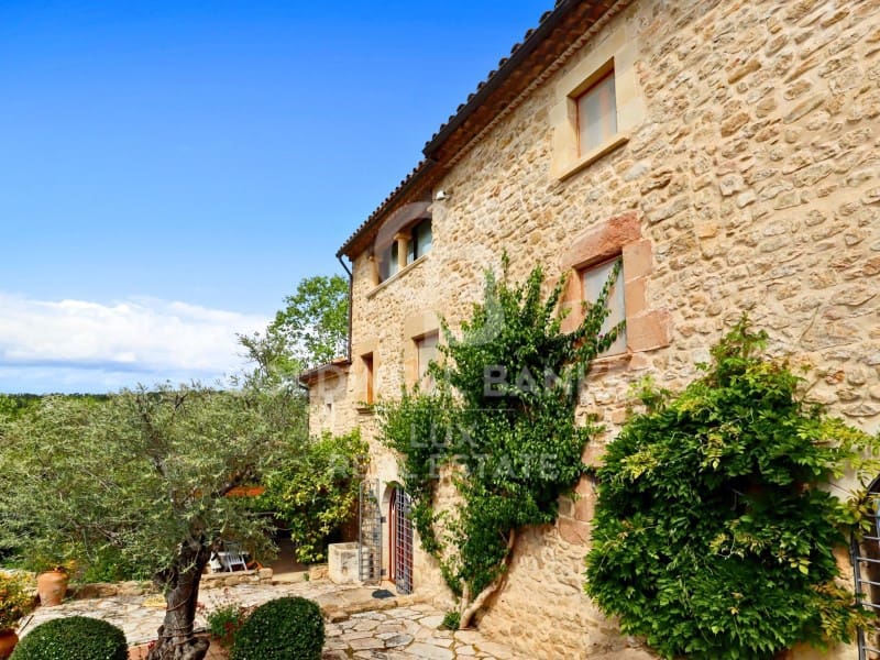 6 soveværelse Finca/Landehus til salg i Cabanelles med swimmingpool garage - € 1.650.000 (Ref: 8316136)