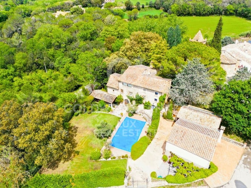 6 soveværelse Finca/Landehus til salg i Cabanelles med swimmingpool garage - € 1.650.000 (Ref: 8316136)