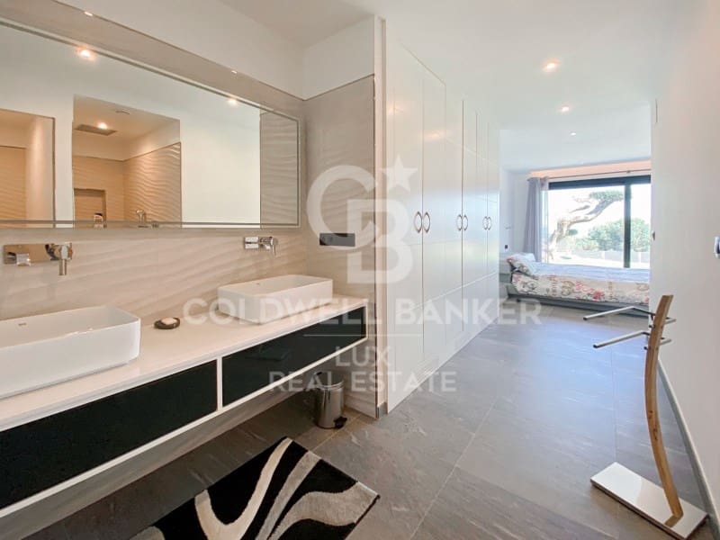 4 slaapkamer Villa te koop in Llanca met zwembad garage - € 2.110.000 (Ref: 8411799)